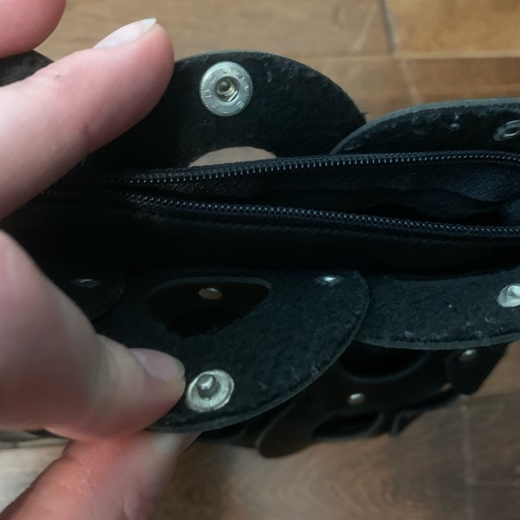 Clutch - Made in Toronto - Picture 5 of 8